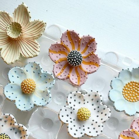 Paper Pulp Art, Spring Ceramics, Ceramic Garden Art, Ceramic Wall Flowers, Flower Stakes, Plants Vase, Garden Ceramics, Pottery Flowers, Flowers Polymer Clay