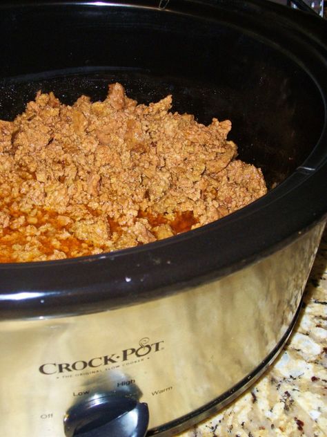 Slow Cooker Taco Meat You can make your taco meat in the slow cooker. It’s so nice to have it going and have everything ready before the supper hour. This is especially convenient on those busy nights when everyone has to eat at different times, or when I don’t get home until it’s time to eat and I really don’t want to have to think about getting supper to the table. Slow Cooker Taco Meat, Slow Cooker Taco, Taco Meat Recipes, Crock Pot Food, Crock Pot Tacos, Slow Cooker Tacos, Crockpot Cooking, Mexican Foods, Mouthwatering Recipes