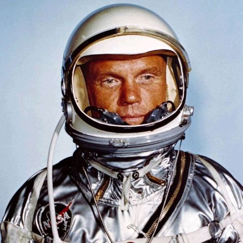 John Glenn Astronaut, Badass Pictures, Project Mercury, John Glenn, Arlington National Cemetery, National Heroes, Cape Canaveral, Nasa Astronauts, The Right Stuff