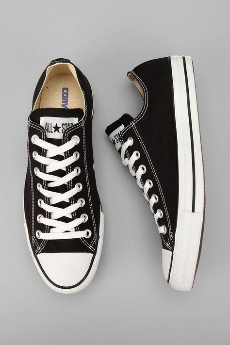 Should have in closet Zapatillas All Star, Converse Outfits, Outfits With Converse, Milan Fashion Weeks, Urban Wear, Converse High Tops, Black & White, Fashion Kids, Converse All Star