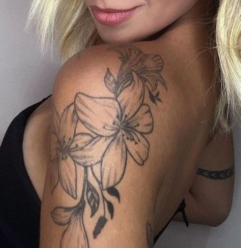 Edgy Arm Tattoos For Women, Lilies Shoulder Tattoo, Lily Flower Tattoos Shoulder, Shoulder Tattoos For Women Flower, Folklore Tattoo, Flower Shoulder Tattoo, Dragon Tattoo Ideas, Lillies Tattoo, Lily Flower Tattoos