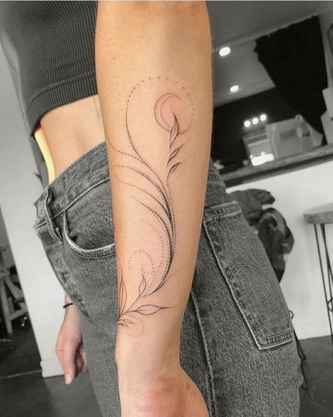 Wrap Around Forearm Tattoo Women, Wrap Around Wrist Tattoos, Tattoos Feminine, Designer Tattoo, Around Arm Tattoo, Inspo Tattoo, Wrap Tattoo, Tattoo Designer, Tattoo Artist Tattoo