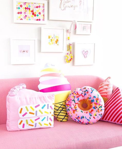 . Candy Themed Bedroom, Candy Room, Unicorn Bedroom, Rainbow Room, Cute Bedroom Ideas, Deco Originale, Big Girl Rooms, Bedroom Aesthetic, Aesthetic Bedroom