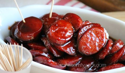 Comfy Cuisine: Party Kielbasa Hot Italian Sausage Recipes, Kielbasa Bites, Sausages Recipe, Slow Cooker Candy, Slow Cooker Kielbasa, Italian Sausages, Kielbasa Recipes, Italian Sausage Recipes, Slow Cooker Bbq