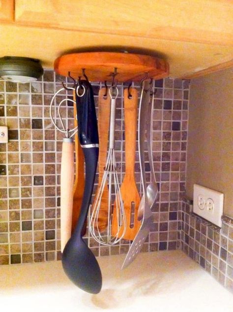 10 RV Kitchen Storage And Organization Ideas Under $50 Cooking Utensil Storage, Küchen In U Form, Desain Pantry, Smart Tiles, Utensil Storage, Kitchen Organization Diy, Decor Ikea, Room Decorations, The Ceiling