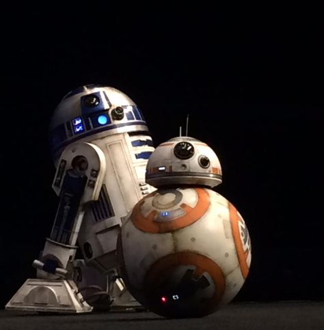 First R2D2 was all like "Beep boop beep" and then #BB8 was all like "Beep beep boop." #SWCA Force Awakens Poster, Dark Vader, Star Wars Vii, Star Wars 7, Star Wars Bb8, Dark Vador, Star Wars Droids, Episode Vii, Star Wars Battlefront