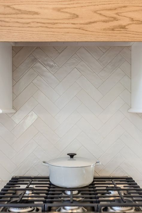 Herringbone Tile Splashback Kitchen, Hair And Bone Backsplash, Kitchen Backsplash Ideas Herringbone, Matte Herringbone Backsplash, Fishbone Backsplash Kitchen, Classic White Backsplash, Contemporary Kitchen Backsplash Ideas, Large Herringbone Backsplash, White Kitchen Backsplash Ideas Tile