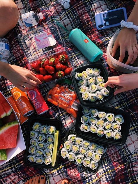 Sommer Mad, Dessert Sushi, Mapo Tofu, God Mat, Food Goals, A Picnic, Summer Picnic, Pretty Food, Food Cravings