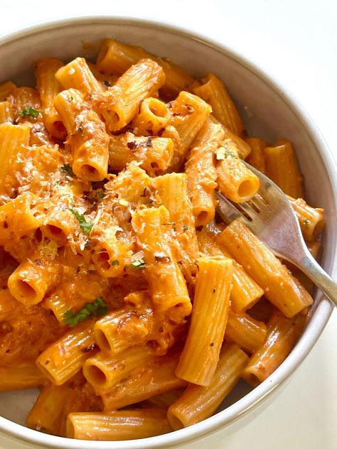 Rigatoni Tomato Cream Pasta Popular Pasta Recipes, Missi Roti, Stir Fry Green Beans, Green Beans Mushrooms, Long Beans, Mushroom Stir Fry, Easy Green Beans, Paneer Dishes, Pasta Easy