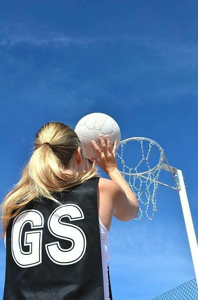 Netball Pictures, How To Play Netball, Training Montage, College Vision Board, Beachy Aesthetic, Love Pink Wallpaper, Sports Aesthetic, Vision Board Inspiration, Solo Pics