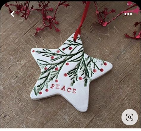 Flood Cookies, Diy Keramik, Decoration Nature, Star Ceramic, Peace Christmas, Ceramic Star, Ornament Ceramic, Clay Christmas Decorations, Ceramic Christmas Decorations