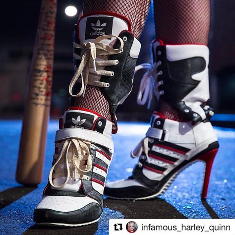 #harleyquinn cosplay shoes by Lorraine Harley Quinn Bedroom, Harley Quinn Shoes, Harley Quinn Disfraz, Harley Costume, Laura Gilbert, Jamie Campbell Bower Twilight, Harley Quinn Halloween, Margot Robbie Harley Quinn, Margot Robbie Harley