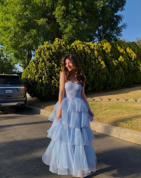 Formal Prom Dresses Long, Prom Dress Evening, Strapless Prom Dresses, Spaghetti Strap Prom Dress, Looks Party, Prom Dress Inspiration, Cute Prom Dresses, Prom Dresses Vintage, Pretty Prom Dresses