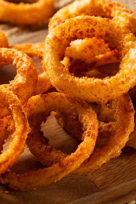 Recreate the classic taste of Burger King Onion Rings at home with our easy recipe! Using our secret restaurant-inspired method, you can enjoy onion rings that taste just like the ones from Burger King, right in your own kitchen. Perfect for family dinners or snack time! Copycat Burger King, Burger King Chicken Nuggets, Burger King Onion Rings, Best Onion Rings, Onion Rings Recipe Easy, Onion Ring Batter, Onions Rings, Fried Onion Rings, Baked Onion Rings