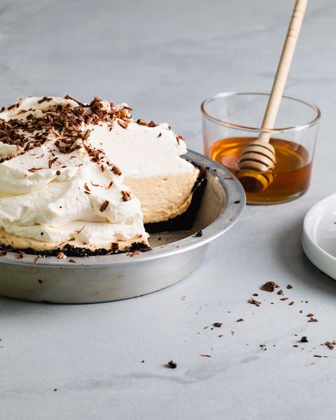 Salted Honey No-Bake Peanut Butter Pie - Style Sweet Peanut Butter Mousse Pie, Peanut Butter Pie Filling, Whipped Cream Pie, Cookie Crust Recipe, No Bake Peanut Butter Pie, Peanut Butter Cream Pie, Whipped Peanut Butter, Smooth Peanut Butter, Butter Tea