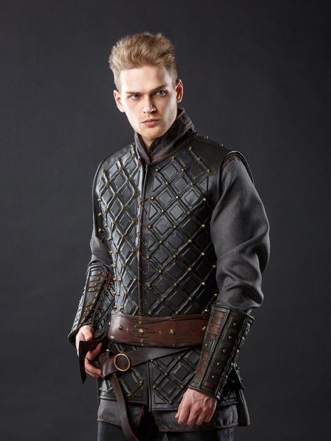 This is hands down what Dom would wear. Leather, dark, has a handy belt for knife storage. Aragorn Costume, Bjorn Vikings, Viking Cosplay, Ren Faire Costume, Viking Armor, Medieval Belt, Medieval Clothes, Viking Costume, Leather Armor