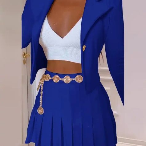 Pleated Mini Skirt Outfit, Skirt Outfit Casual, Mini Pleated Skirt, Streetwear Chic, Cooler Look, Party Skirt, Long Sleeve Blazers, Fashion Color, Trends 2022