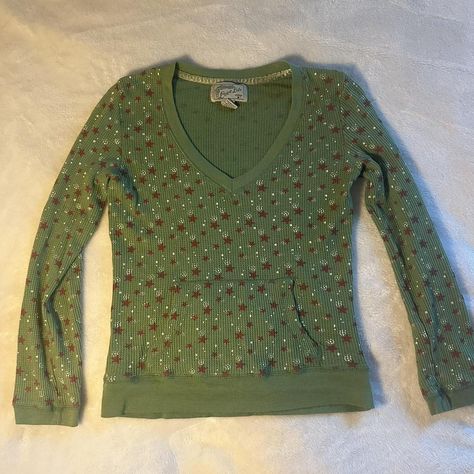 super cute green and pink stars vintage knit sweater... - Depop Stars Vintage, Vintage Knit Sweater, 2000s Vintage, Pink Stars, Green And Pink, Vintage Knitting, Vintage Y2k, Knit Sweater, Knitted Sweaters