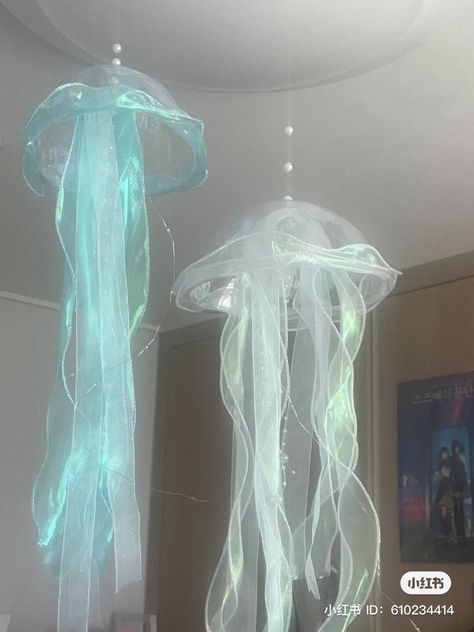 Under The Sea Room Aesthetic, Ceiling Jellyfish, Room Decor Sea Theme, Jellyfish Themed Bedroom, Hanging Jellyfish Decor, Underwater Theme Bedroom, Jellyfish Bedroom, Mermaid Themed Room, Jellyfish Room