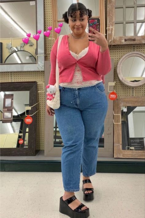 Plus Size Girly Fashion, How To Layer In Summer, Plus Size 70s Fashion Outfit, Y2k Outfit Midsize, Barbiecore Outfit Plus Size, Y2k Outfit Plus Size, Midsize Y2k Fashion, 2000s Plus Size Fashion, Y2k Plus Size Outfits