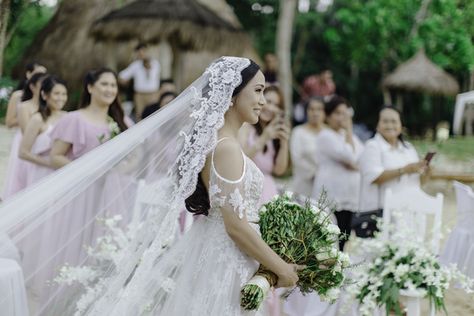 This Bride Chose a Mantilla Wedding Veil and She Looked So Regal! | https://brideandbreakfast.ph/2019/02/10/this-bride-chose-a-mantilla-wedding-veil-and-she-looked-so-regal/ Mantilla Veil Hairstyle, Spanish Veil, Mantilla Wedding Veil, Latin Wedding, Mantilla Veil Wedding, Wedding Broom, Lace Mantilla Veil, Catholic Veil, Lace Mantilla