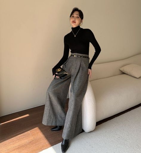 Elegant Pants Outfit, Stylish Office Outfits Women, Wide Leg Pants Outfit Work, Stylish Office Outfits, Wide Leg Wool Pants, Wide Pants Outfit, Wide Leg Trousers Outfit, Grey Pants Outfit, Pants Outfit Work