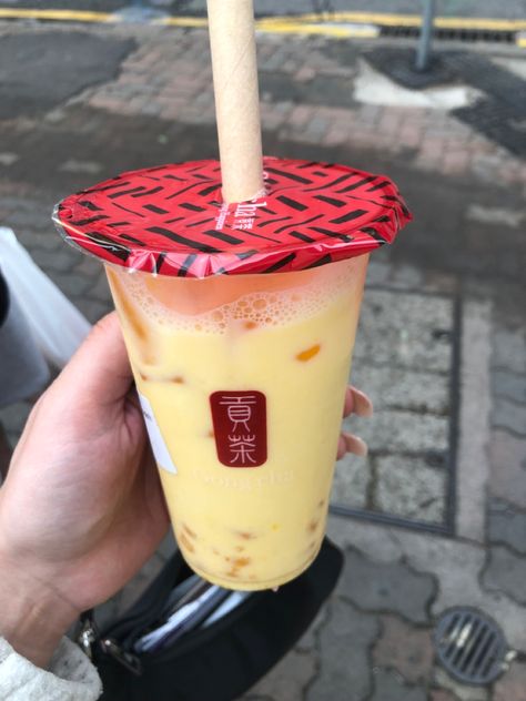 Mango milk tea with mango pearls from gong cha !! Mango Pearls, Mango Milk Tea, Popping Bubbles, Gong Cha, Bubble Milk Tea, Wishlist 2024, Love Band, Bubble Tea, Milk Tea