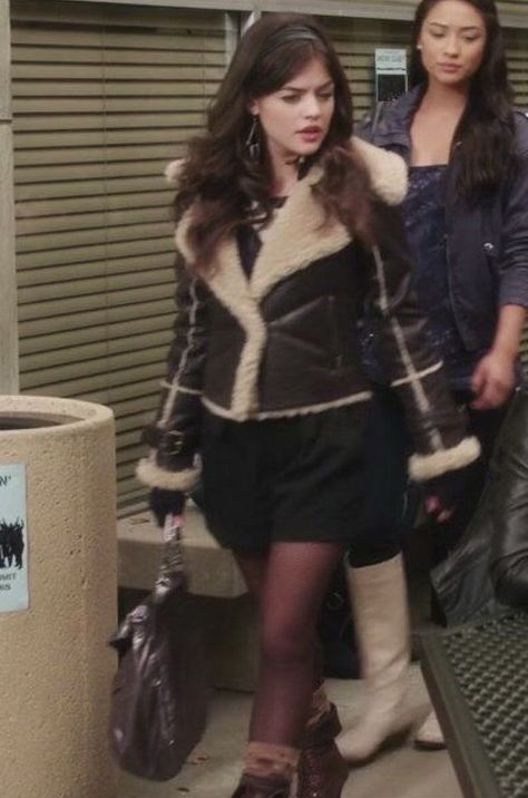 Montgomery Aesthetic, Aria Montgomery Aesthetic, Pretty Little Liars Aria, Pll Outfits, Pretty Little Liars Outfits, Alison Dilaurentis, Pretty Little Liars Fashion, Pll Fashion, 2010s Fashion