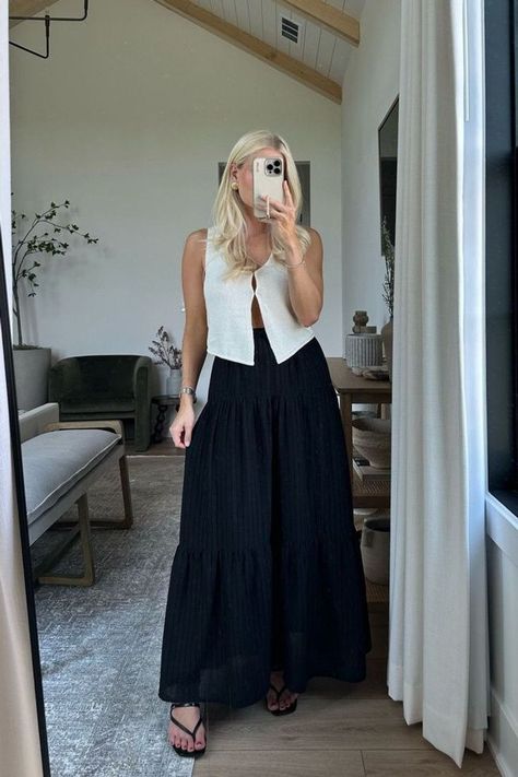 Spring Outfits Maxi Skirt, Floaty Skirt Outfit, Flowy Skirt Outfit Aesthetic, Boho Maxi Skirt Outfit Summer, Boho Trendy Outfits, Boho Black Skirt Outfit, Black Linen Maxi Skirt Outfit, Black Flowy Maxi Skirt Outfit, Black Peasant Skirt Outfit