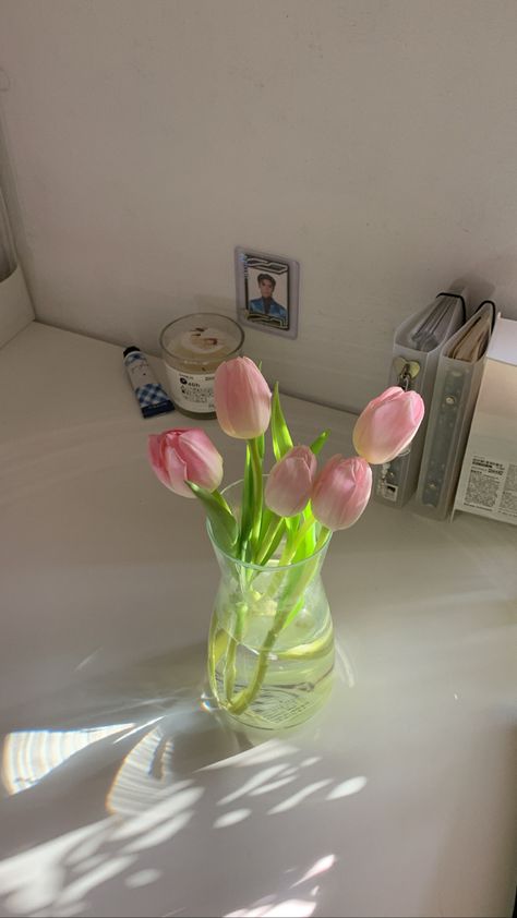 Tulip Vase Aesthetic, Tulips Bedroom, Dr Bedroom, Fake Tulips, Chest Of Drawers Decor, Drawer Decor, Tulips In Vase, Small House Design Plans, Love U Forever