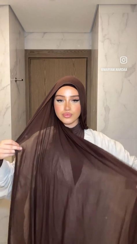 Hijabi Dresses, Butterfly Abaya, Hijab Turban Style, Turban Tutorial, Simple Hijab Tutorial, Hijab Fashion Summer, Hijab Simple, Turban Hijab, Stile Hijab