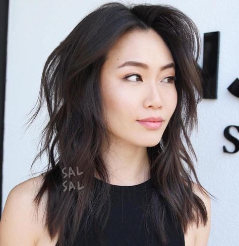 Asian Medium Hairstyle with Textured Waves Asian Lob Haircut Round Faces, Asian Haircut Ideas, Shag Lob Haircut, Asian Lob Haircut, Japanese Layered Haircut, Medium Asian Hair, Asian Hairstyles Women, Haircut Idea, Layered Shag