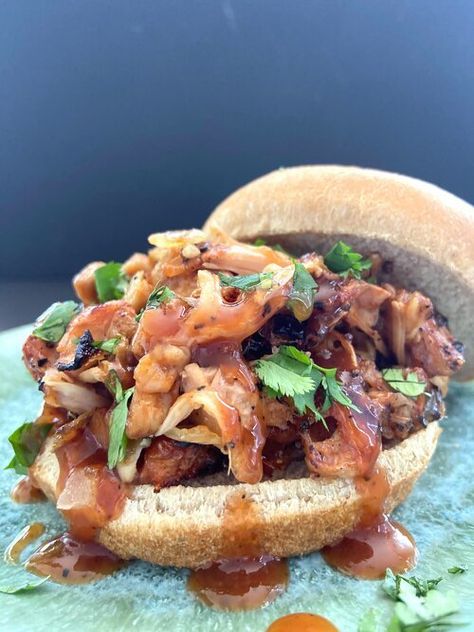 Bbq Jackfruit Sliders — My Vegan Kitchen Life Jackfruit Pulled Pork Sandwiches, Jackfruit Bbq Sandwich, Bbq Jackfruit Sliders, Pulled Jackfruit, Bbq Jackfruit Bowl, How To Cook Jackfruit, Bbq Jackfruit, Jackfruit Recipes, Slider Buns