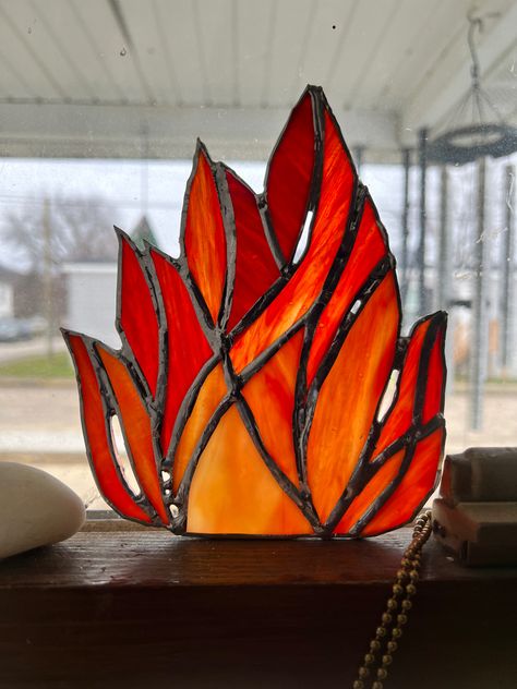 Modern Stained Glass, Stained Glass Ornaments, Glass Pictures, Glass Ideas, Stained Glass Patterns, Stain Glass, Glass Ornaments, Stained Glass, Glass Art