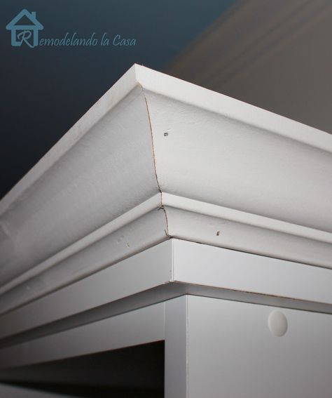 How to add crown molding to plain bookcases Ikea Furniture Makeover, Bookcase Diy, Billy Bookcase, Crown Moulding, Kitchen Corner, Style Cottage, Built In Bookcase, Built In Desk, Crown Molding