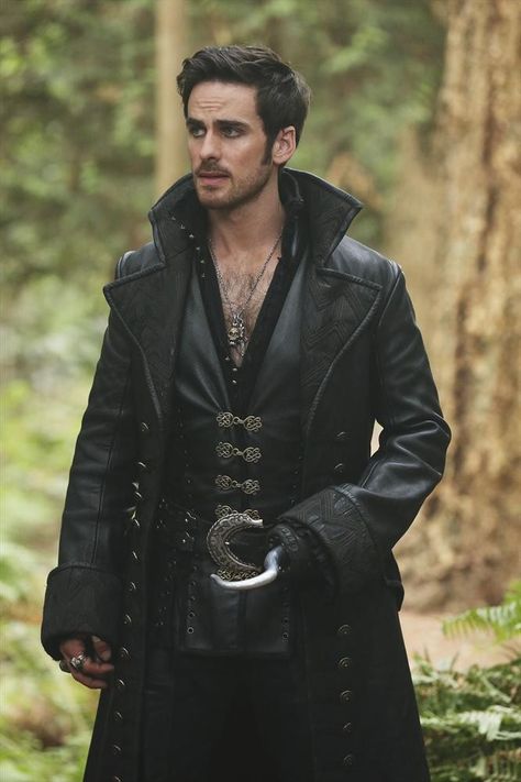 "Once Upon a Time" Stars In and Out of Character - IMDb Hook Once Upon A Time Colin O'donoghue, Hook Ouat Aesthetic, Killian Once Upon A Time, Captain Hook From Once Upon A Time, Ouat Killian Jones, Once Upon A Time Killian Jones, Hook From Once Upon A Time, Colin Donoghue, Once Upon A Time Captain Hook