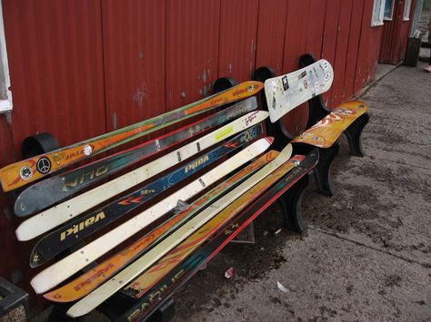 Something to do with old skis. 11 ways skiing was totally different in the '80s Old Skis Ideas, Wooden Park Bench, Rowing Oars, Meridian House, Old Skis, Old Bathtub, Cast Iron Bench, Wood Bench Outdoor, Ski Cabin