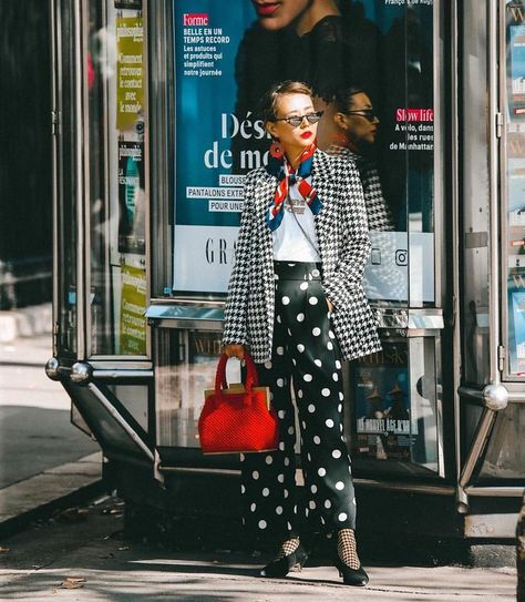 Dots Outfit, Style Parisienne, Polka Dots Outfit, Parisienne Chic, Athleisure Trend, Polka Dot Pants, Look Rock, Quirky Fashion, Advanced Style