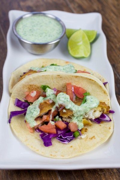 Fish Tacos with Creamy Jalapeño Sauce Creamy Jalapeno Sauce, Fish Taco Sauce, Apple Treats, Creamy Jalapeno, Frozen Fish, Weekend Recipes, Jalapeno Sauce, Fruit Pops, Fish Taco