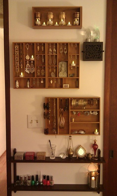 Jewelry Wall Jewellery Wall Storage, Small Space Jewelry Storage, Purse Wall Display Aesthetic, Jewelry Hangers For Wall, Wall Jewelry Storage, Jewelry Wall Display Ideas, Cottagecore Jewelry Holder, Big Jewelry Organizer, Aesthetic Jewelry Organizer