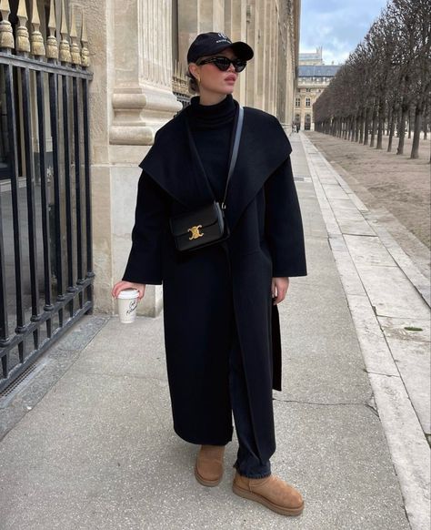 Styling Black Coat, Belted Coat Outfit Winter, Sleek Bun Outfit Winter, Italy In November Outfits Women, Winter Minimalist Outfit Women, Italy In Winter Outfits, Paris December Outfit, Milan Winter Outfit, Black Boots Winter Outfit