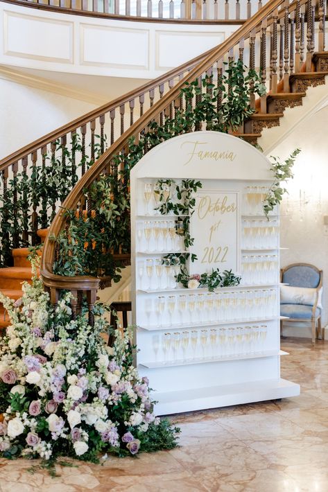 Champagne Wall Wedding, Unique Wedding Welcome Sign, Wedding Welcome Sign Ideas, Wall With Flowers, Champagne Display, Welcome Sign Ideas, Marble Foyer, Drink Wall, Christmas Champagne