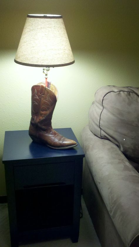 On The Journey: How To Make A Boot Lamp Cowboy Lamp, How To Make Boots, Old Cowboy Boots, Western Lamps, Make A Lamp, Western Crafts, Cowboy Decorations, Old Boots, Western Rustic