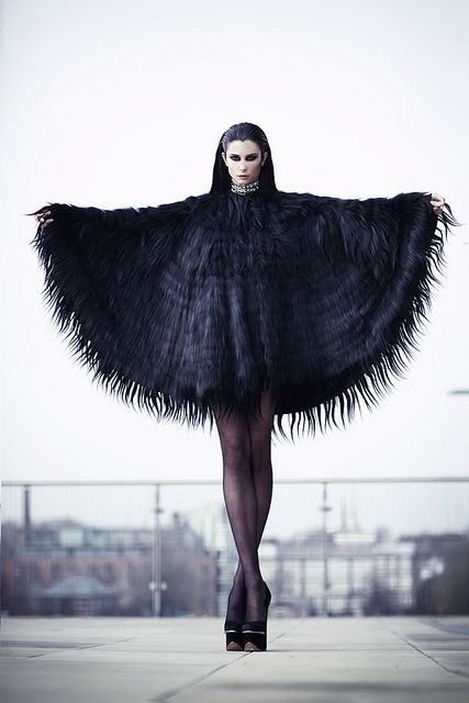 BLACK SWAN     GLASS MAG FALL 11     ( By sarahlouisephotography.com ) Fashion Fotografie, Gothic Steampunk, Dark Beauty, Black Swan, Dark Fashion, Yohji Yamamoto, Mode Vintage, Costume Design, Gothic Fashion