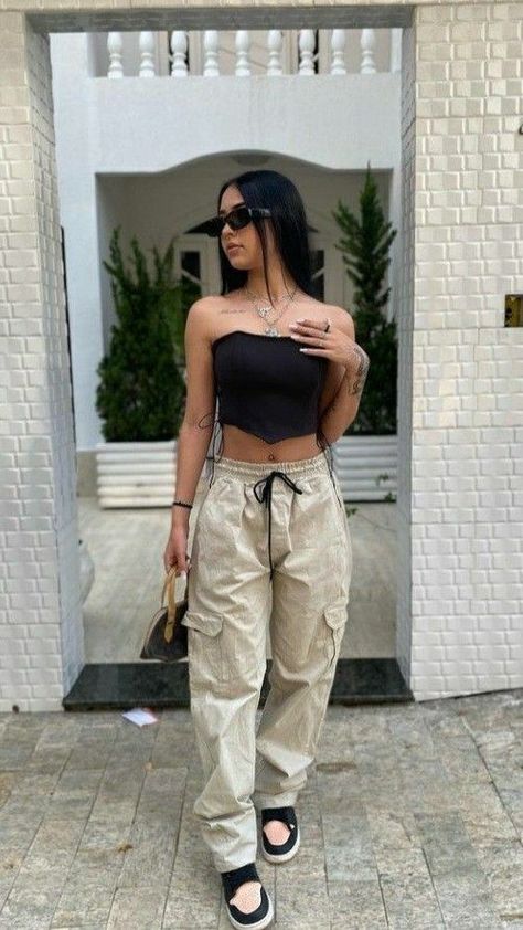 Female Street Wear Outfit, Gangster Girl Aesthetic Outfits, Gangster Girl Outfit, 20s Party Outfit, Thug Aesthetic, Gangster Outfit, Look Hip Hop, Medusa Versace, Gangster Style