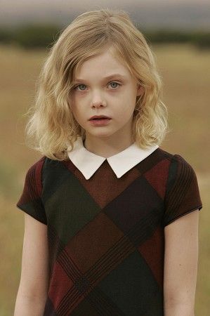 Elle Fanning - elle-fanning Photo -i adore her! She has such a captivating face & she's an excellent actress! Bella Y Edward, Ellie Fanning, Dakota And Elle Fanning, Mackenzie Foy, Dakota Fanning, Elle Fanning, Keanu Reeves, Harley Quinn, In The Middle