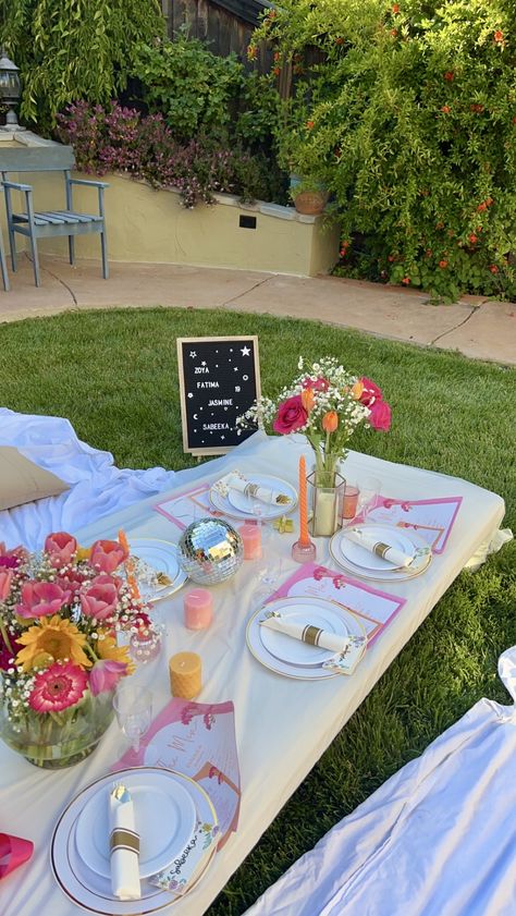 midsummer, backyard party, flowers, backyard lights, candles, birthday party, aesthetic, summer, summer bucket list, pink, orange, pink and orange, disco balls, menus Flowers Dinner Party, Pink And Orange Picnic Party, Summer Party Aesthetic Decor, Flower Brunch Ideas, Aesthetic Birthday Table, Backyard 21st Birthday Party, Midsommar Themed Party, Flower Bday Party Ideas, Garden Party Flower Arrangements