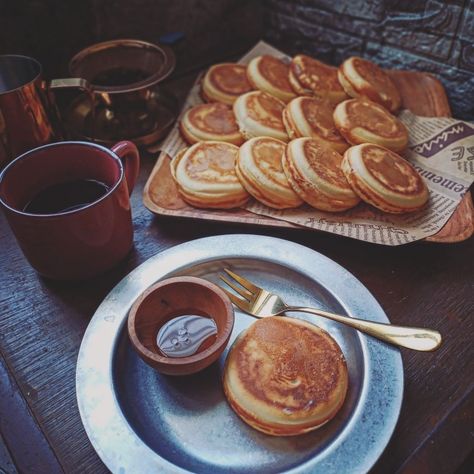 Rustic Cooking Aesthetic, 1800s Food, Chinese Sweets, Tavern Food, Medieval Tavern, Medieval Food, Bread Shop, Homemade Lunch, How To Eat Better