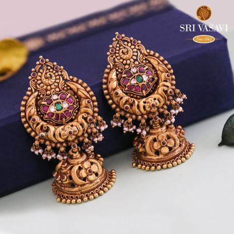 Best Gold Earrings - From Basic Studs To Bold Jhumkas! • South India Jewels Antique Jhumkas, Temple Jewellery Earrings, Gold Jhumka, Gold Earrings Indian, Classic Jewellery, Temple Jewelry Necklace, Gold Jhumka Earrings, Gold Temple Jewellery, Earring Styles