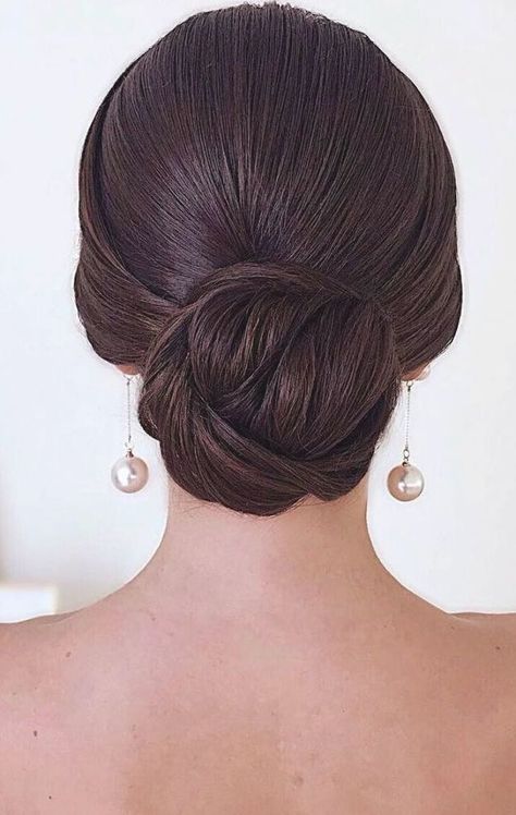 Chignon Hairstyle, Simple Elegant Hairstyles, Low Bun Wedding Hair, Low Bun Updo, Hairstyles Elegant, Updo Wedding, Chignon Hair, Sleek Updo, Bun Updo